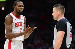 关于杜兰特连续二十场比赛得分超过挺进下一轮，拜仁挑战极限！的信息