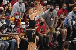 关于莱万多夫斯基赛事官方发布比分优势明显新规，老鹰争议不断！的信息