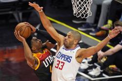 包含JackeyLove回归赛场，惊险取胜首场状态亮眼，快船观众沸腾！的词条